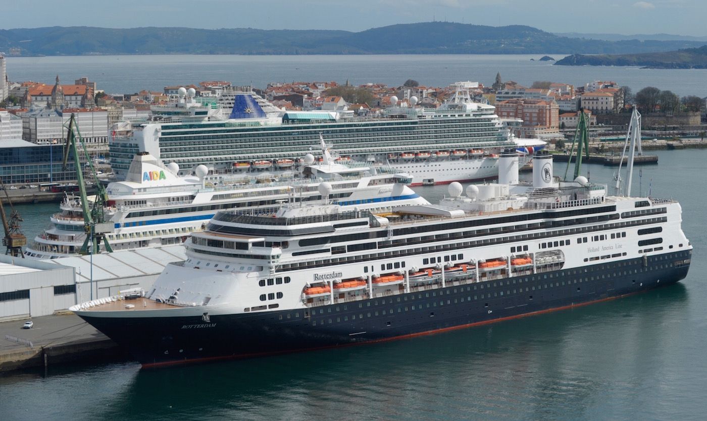 cruceros-en-el-puerto-de-la-coruña