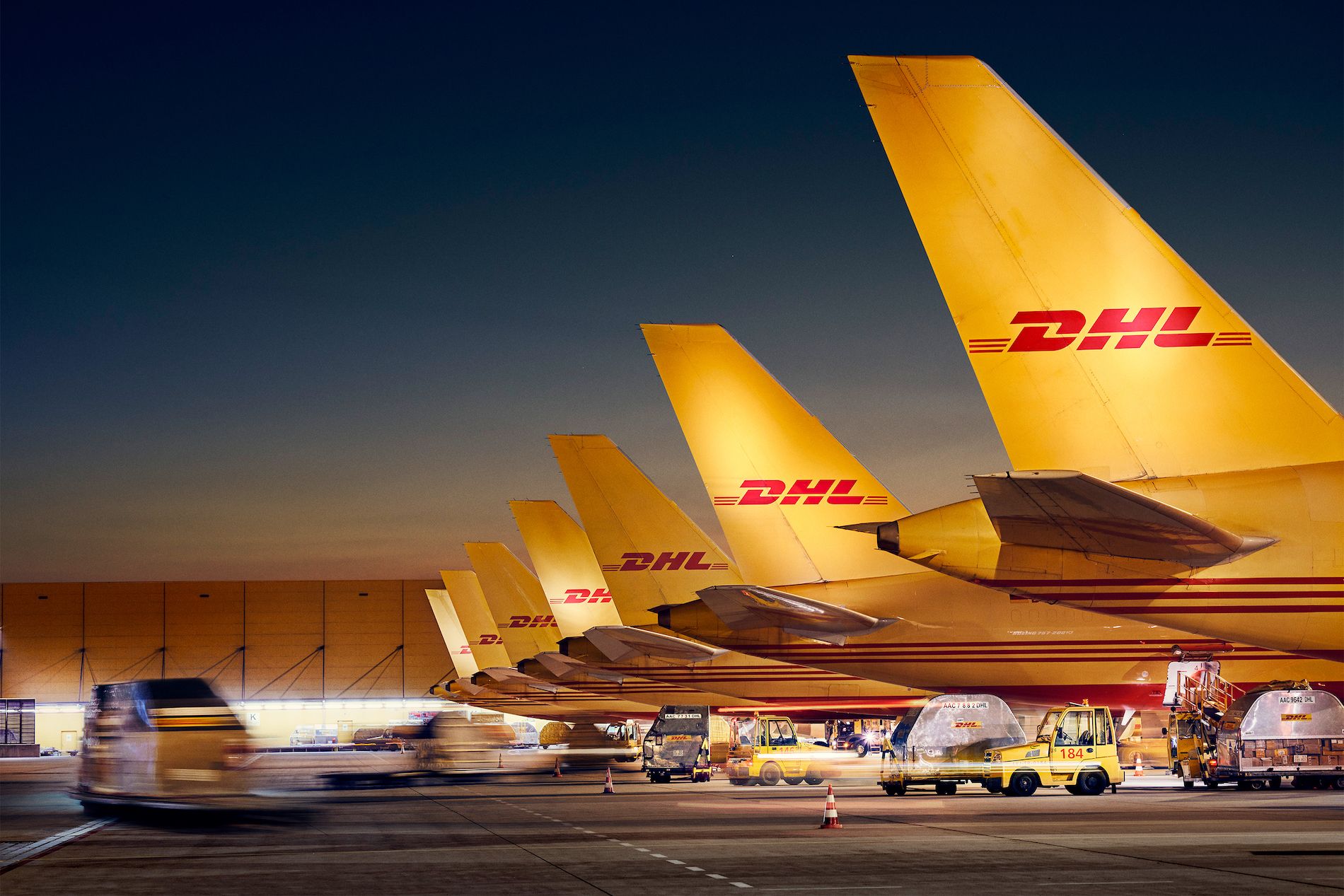 aviones DHL aparcados