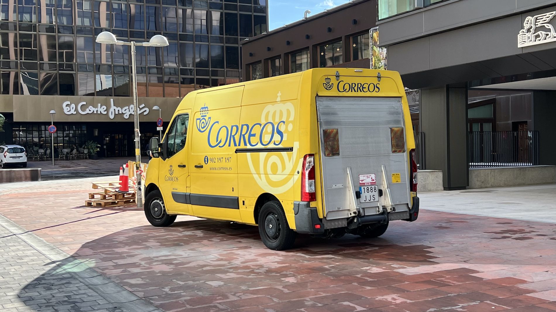 furgoneta con trampilla de Correos