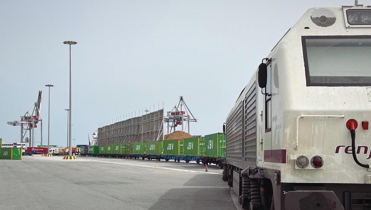 JSV ha puesto en marcha sus tráficos intermodales de mercancías desde el puerto de Alicante.