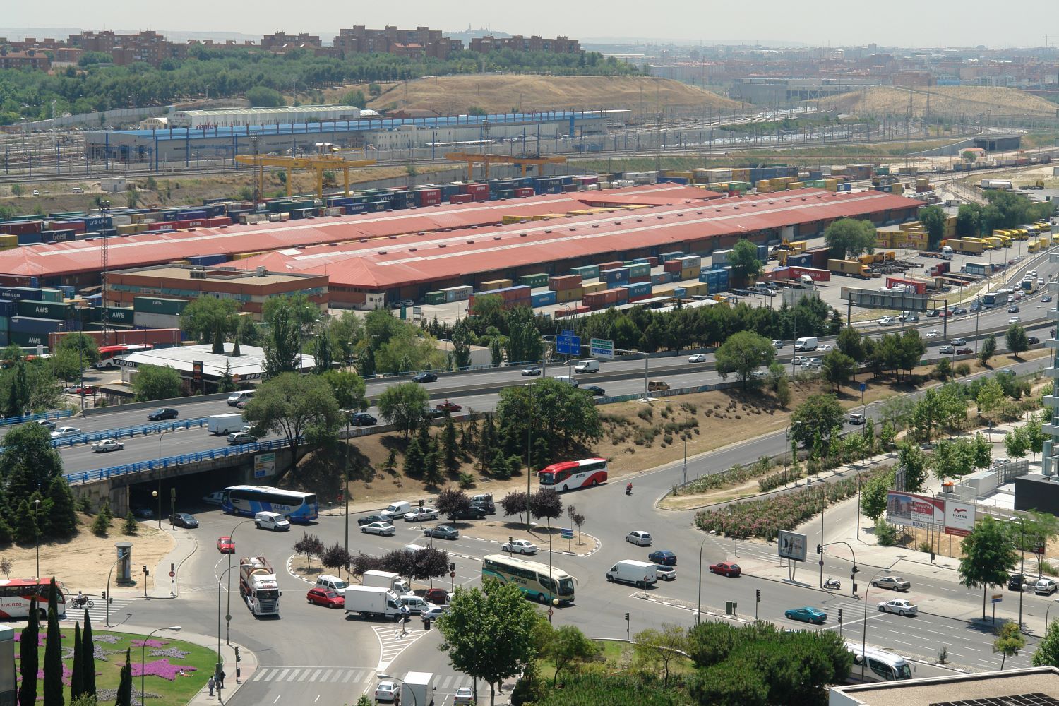 En la terminal de mercancías de Madrid-Abroñigal, se oferta una nave cubierta diáfana de 5.000 m².