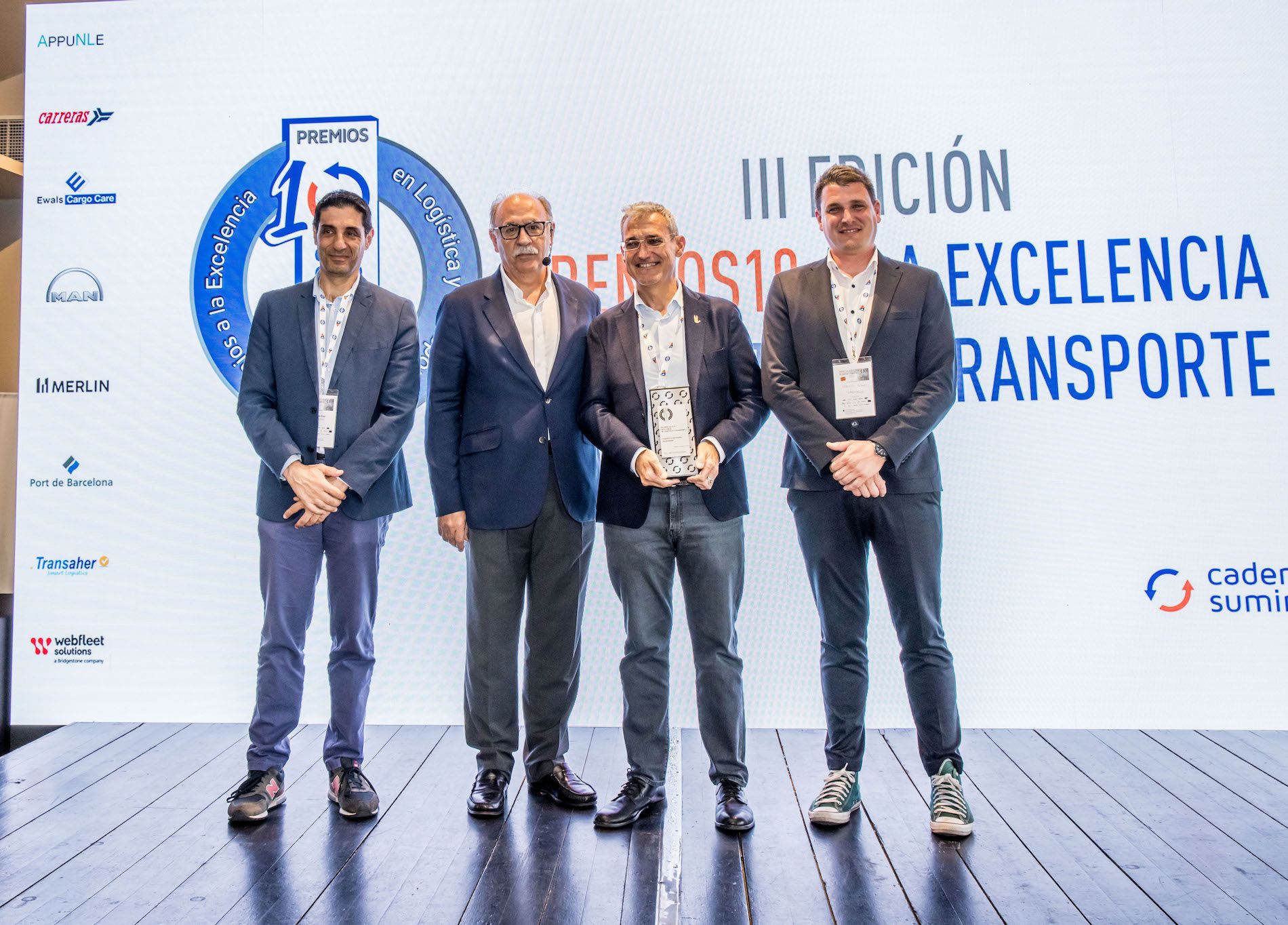 Jordi Espín, secretario general de Transprime y Carlos Díaz presidente, recogen el premio.