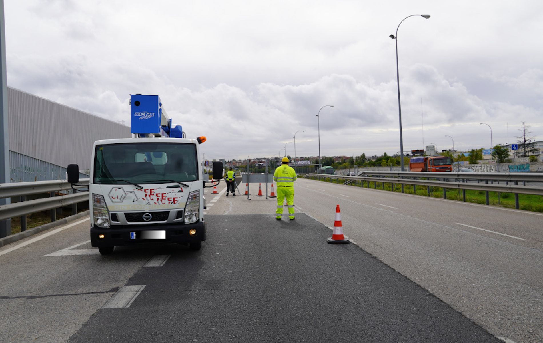 control guardia civil trafico DGT carretera en obras