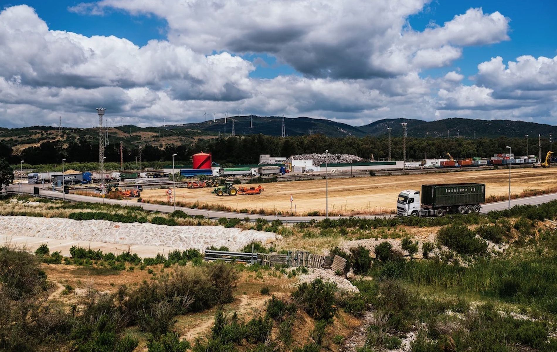 La Junta de Andalucia ha invertido 18 millones de euros en las dos fases de las obras de urbanización de la zona intermodal del Sector San Roque del Área Logística Bahía de Algeciras.