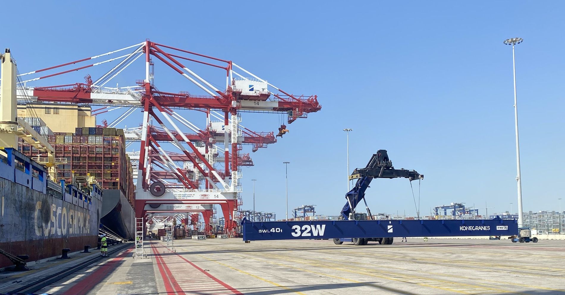 nuevas gruas para la terminal Best del puerto de Barcelona