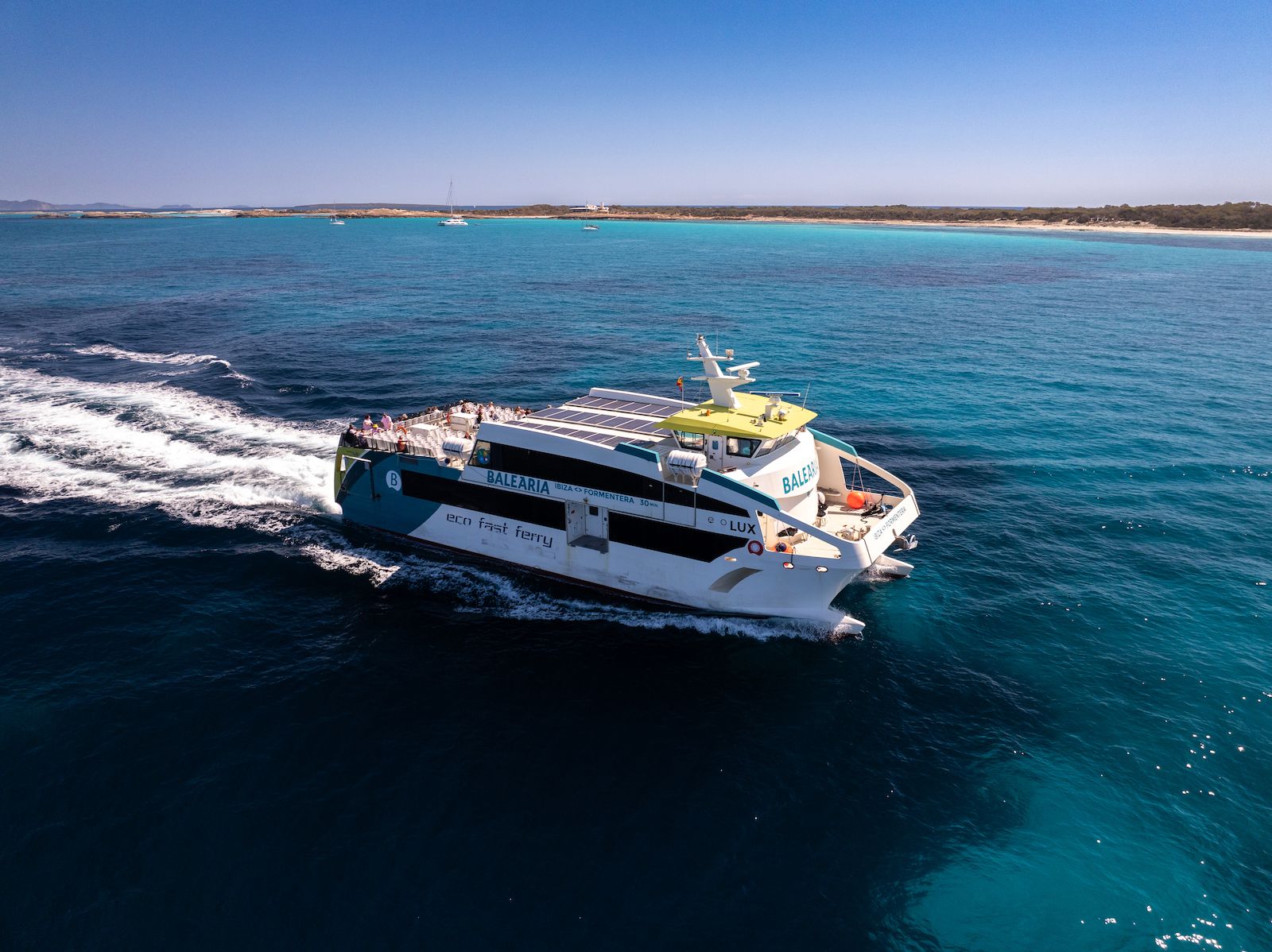 La naviera dispone de salidas con la isla de Formentera cada 30 minutos.