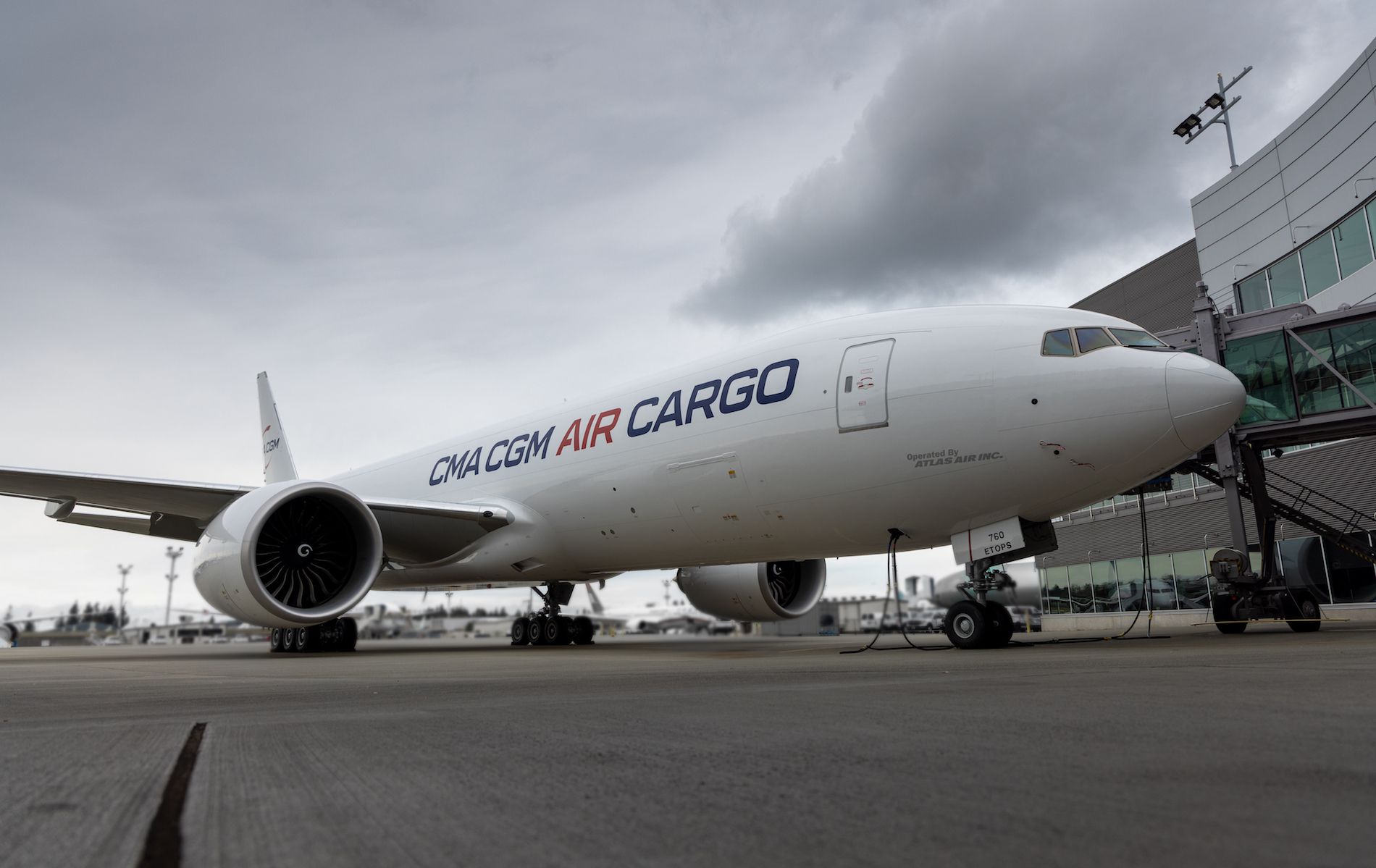 Los Boeing 777-200F ofrecen una autonomía de vuelo de 9.200 kilometros con una capacidad de carga de hssta 103 toneladas.