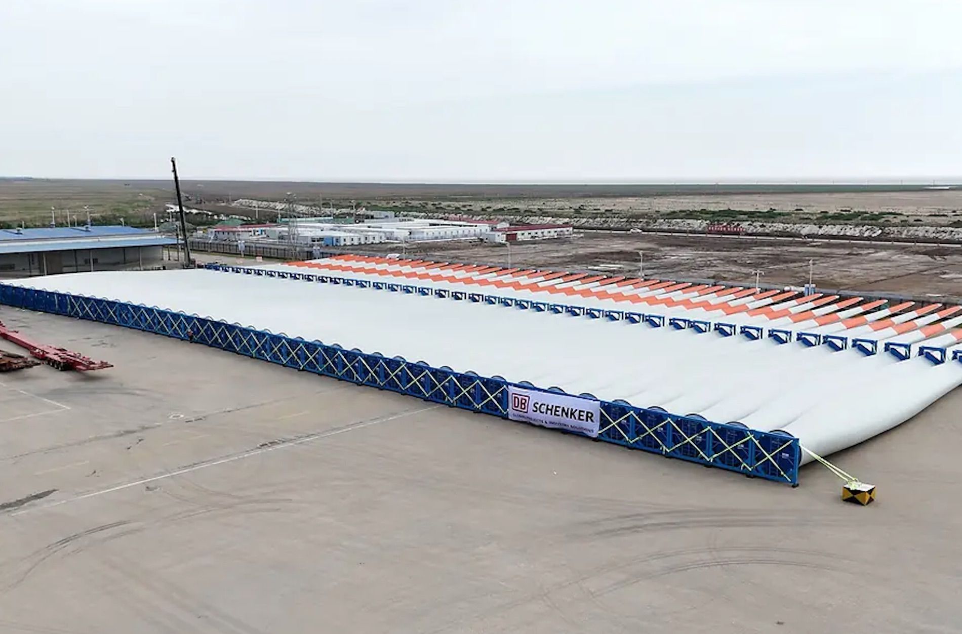 Los equipos se transportan desde la planta china de Sheyang, donde se montan, hasta el puerto indio de Kandla.