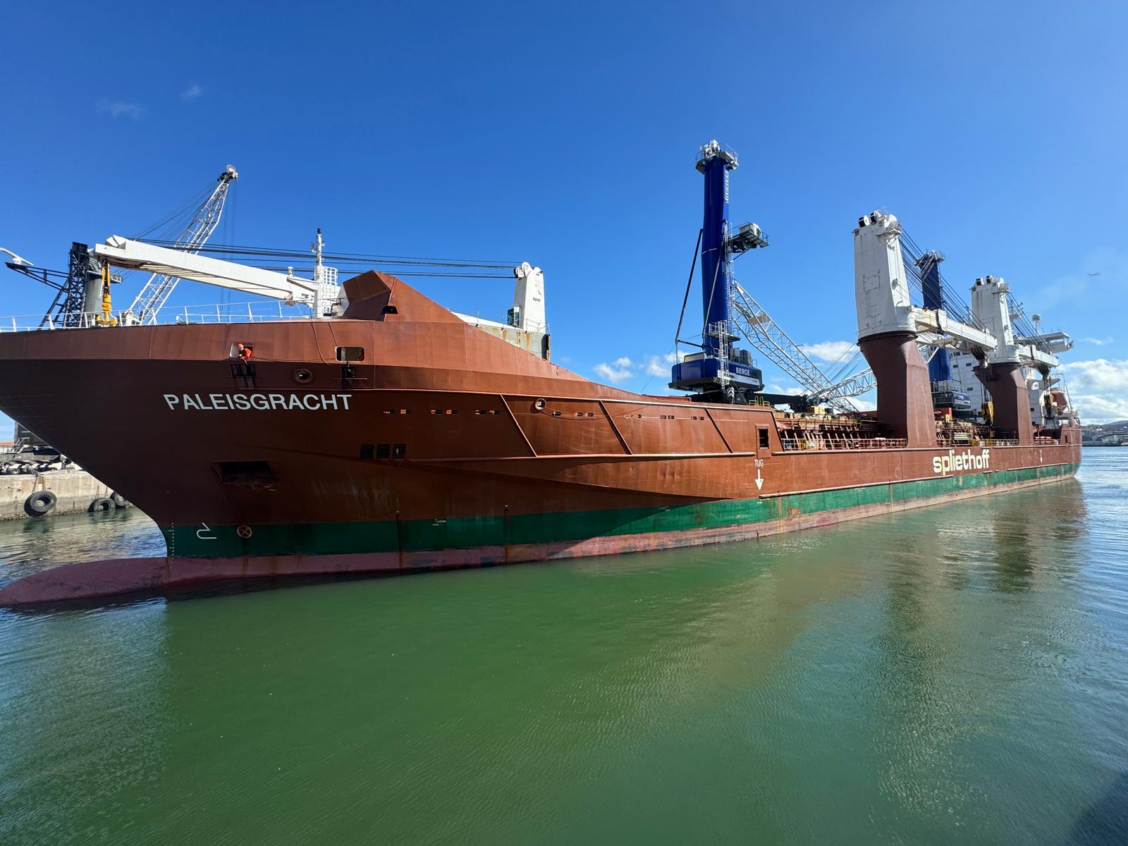 Berge puerto de Bilbao grua Liebherr