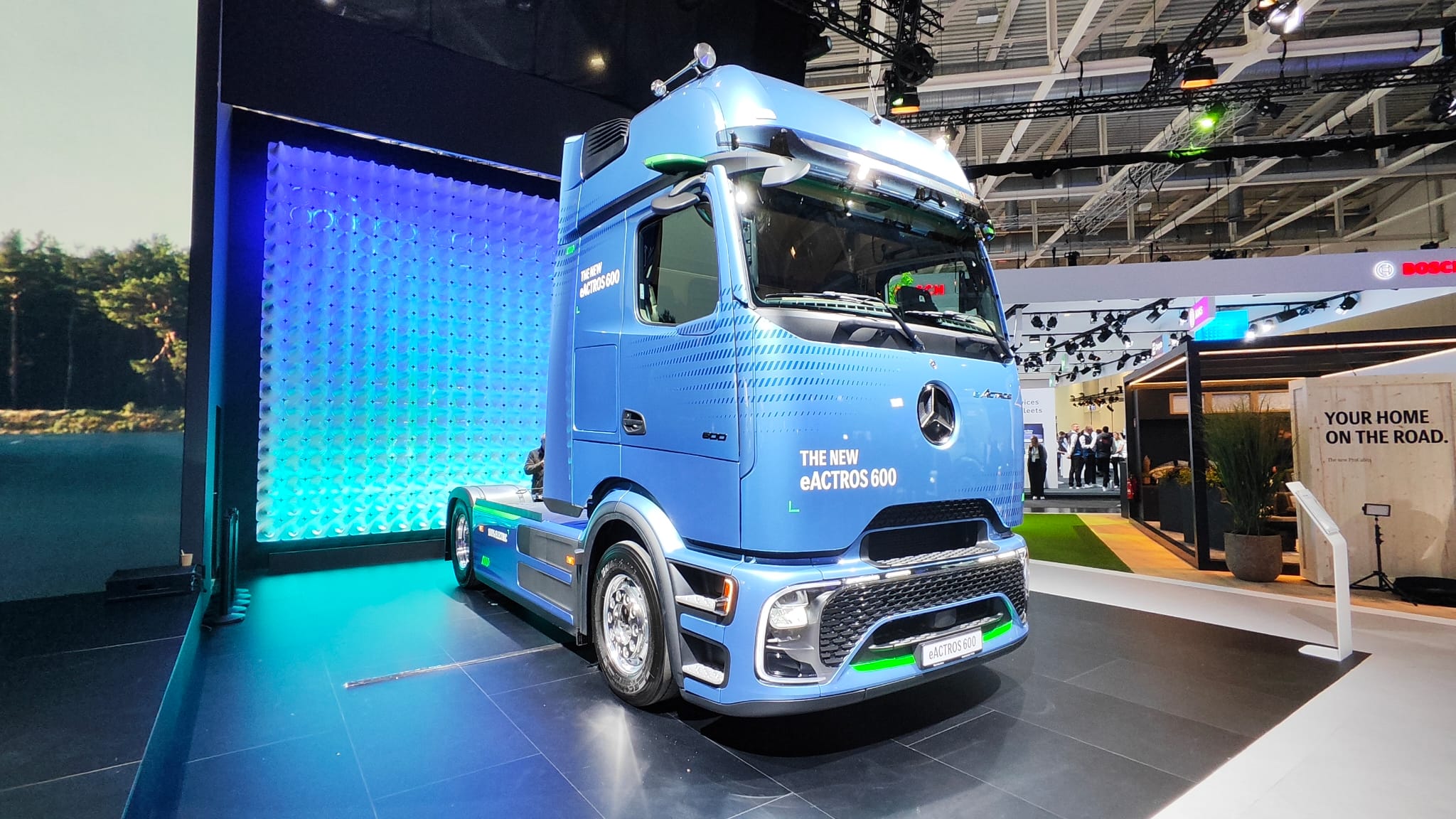 Mercedes eActros600 tractora