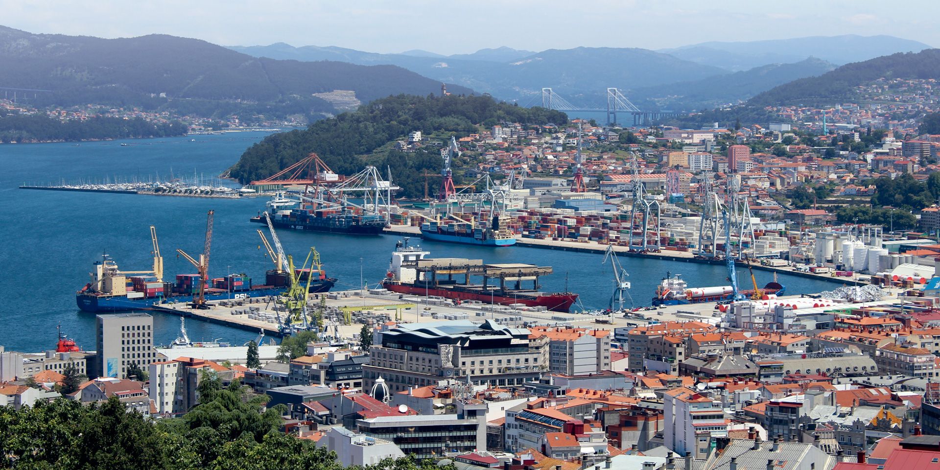 vista general del puerto y la ciudad de Vigo copia