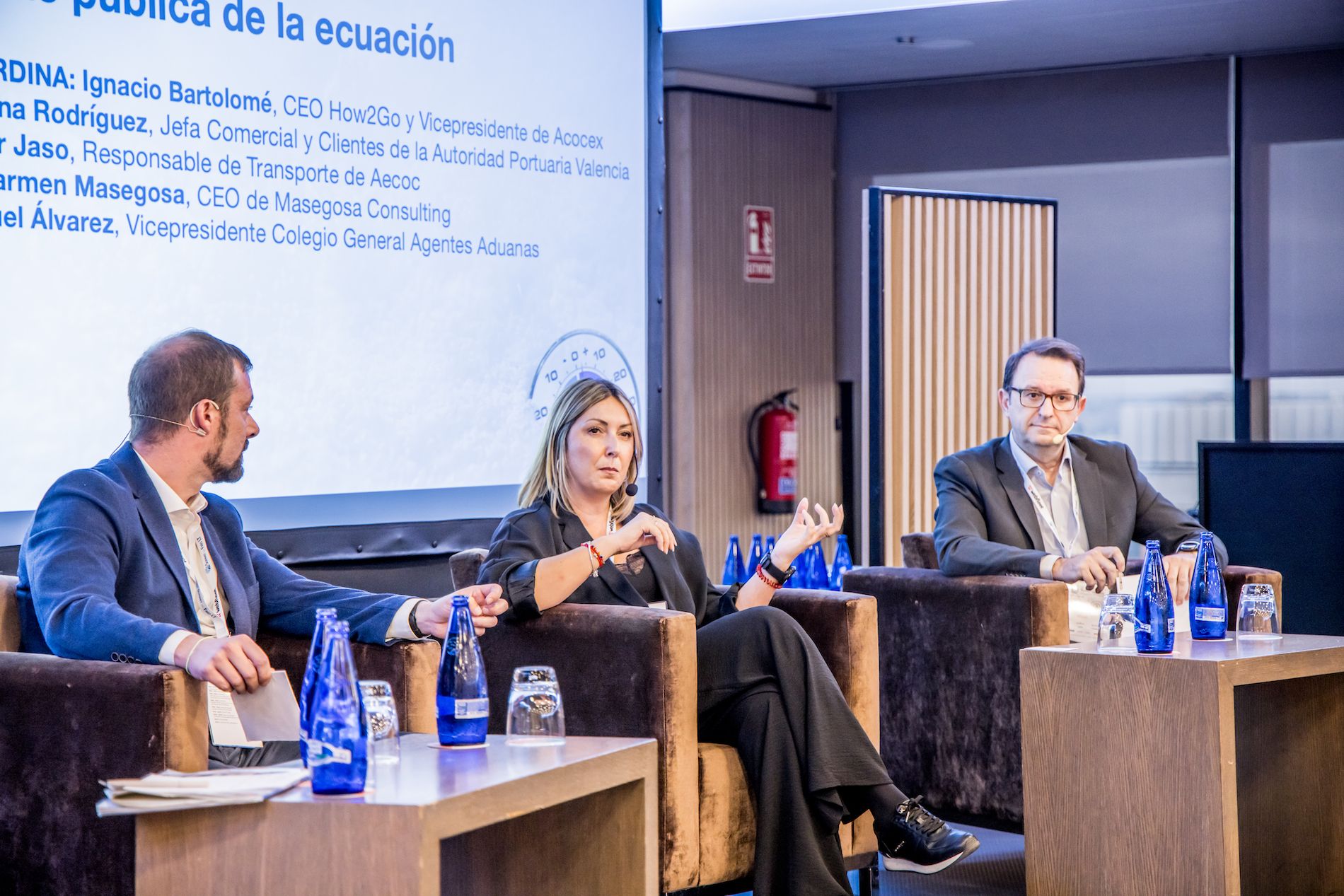 En el centro, Cristina Rodríguez Cruz, jefa de Comercial y Clientes de la Autoridad Portuaria de Valencia.