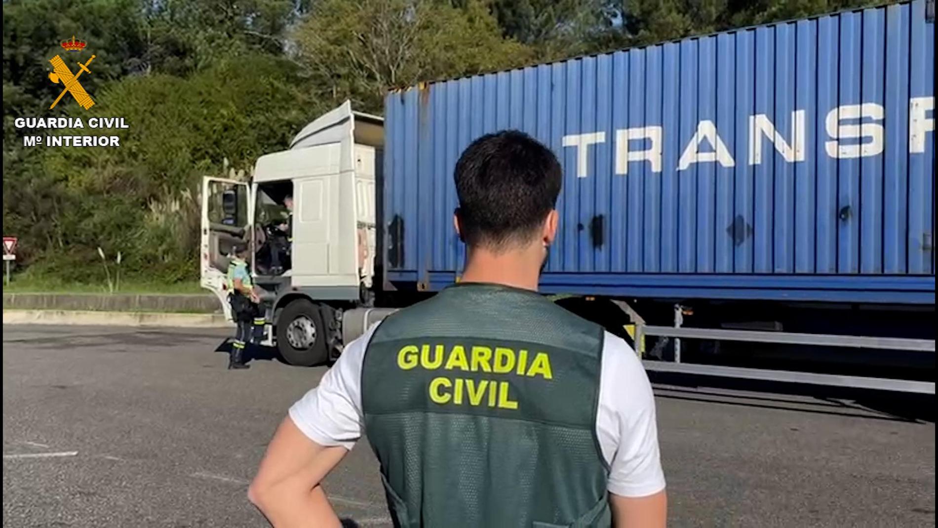 inspeccion guardia civil camion residuos