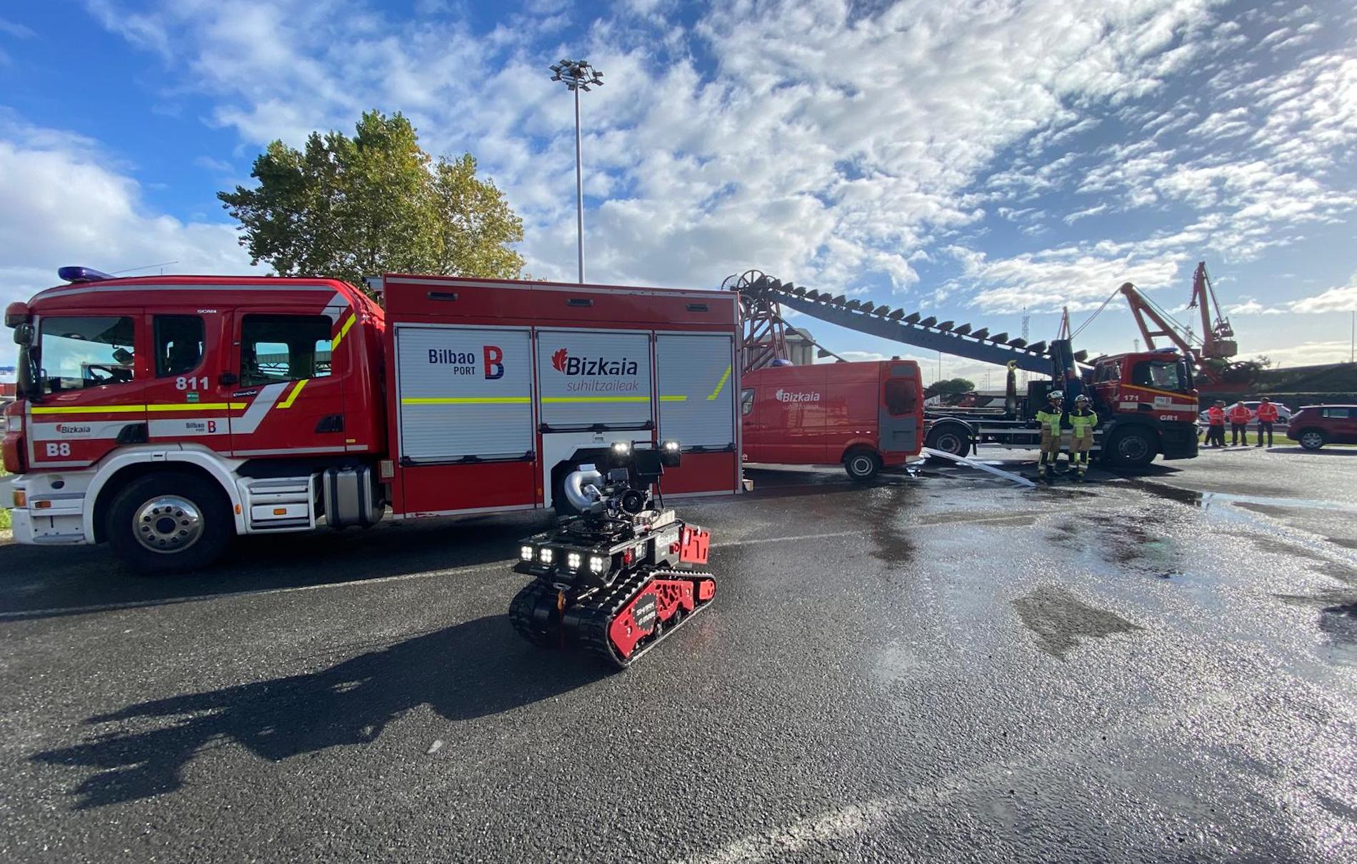 robot y camión incendios puerto bilbao