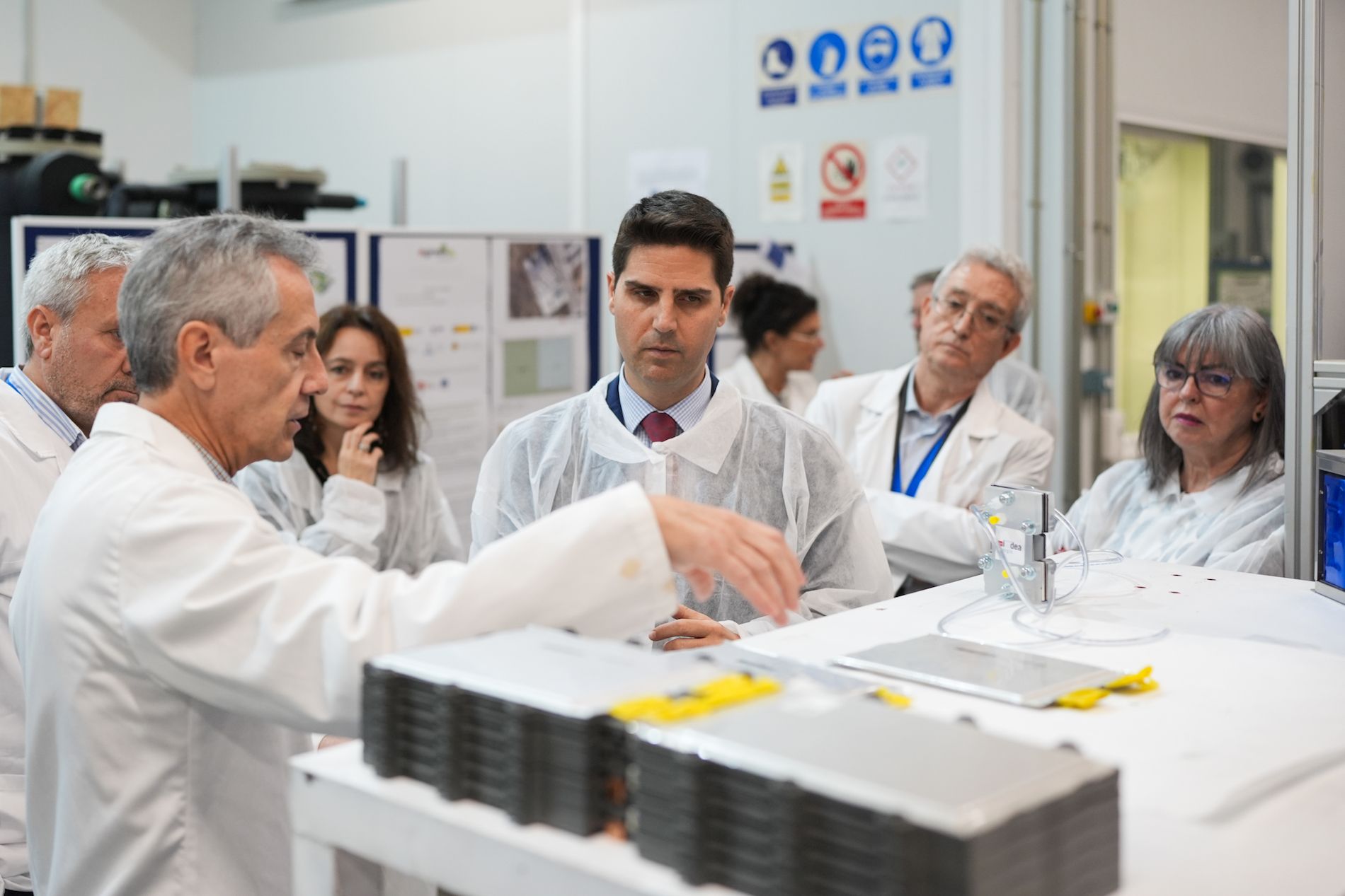 Emilio Viciana ha visitado el Instituto de Estudios Avanzados IMDEA Energía de Móstoles.