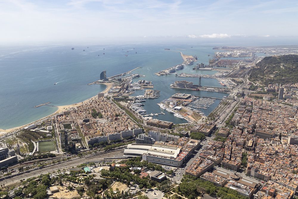 Vista general del puerto de Barcelona