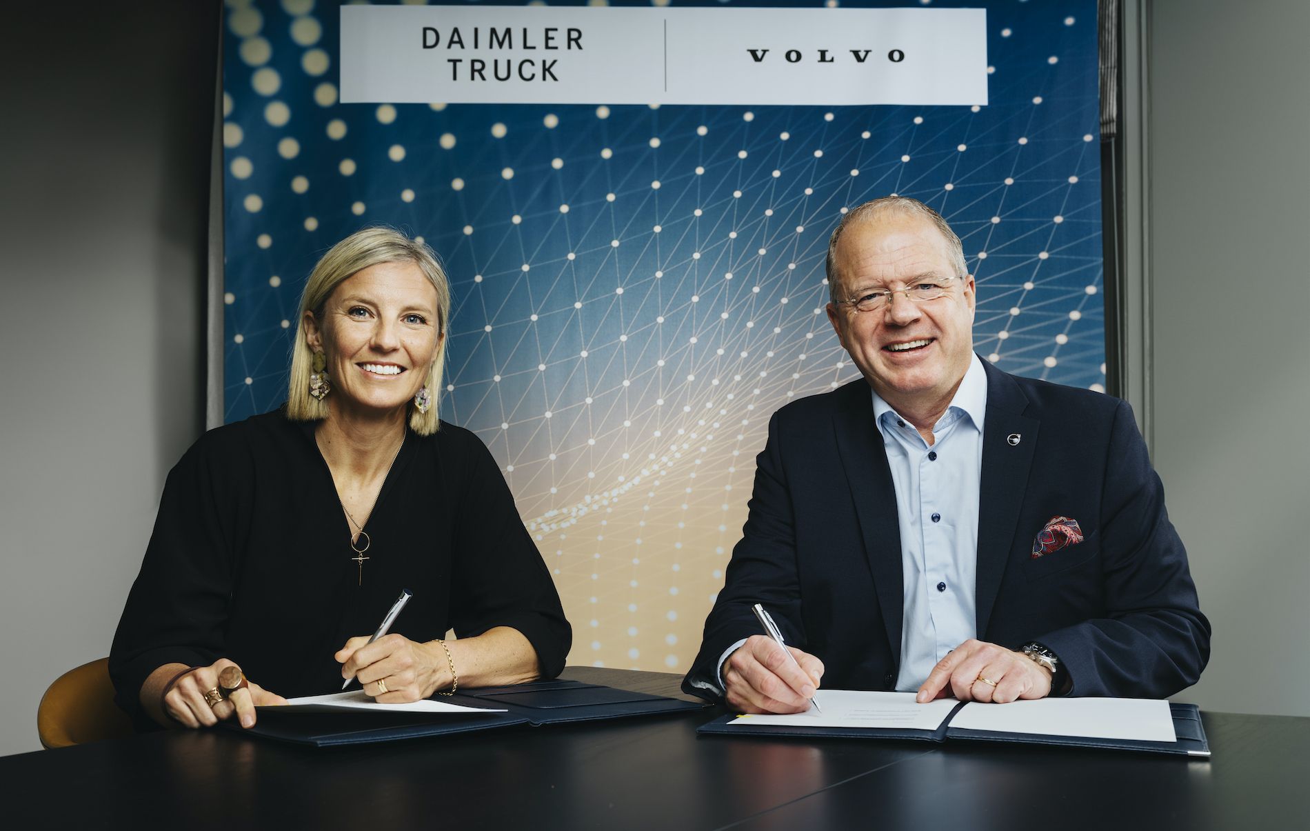 acuerdo plataforma digital daimler volvo