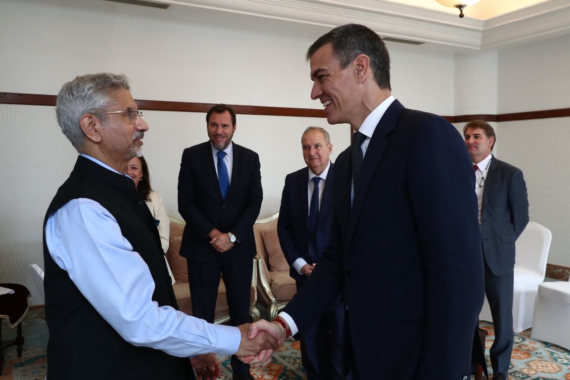 Óscar Puente acompaña al presidente del Gobierno, Pedro Sánchez, en su viaje a la República de la India.