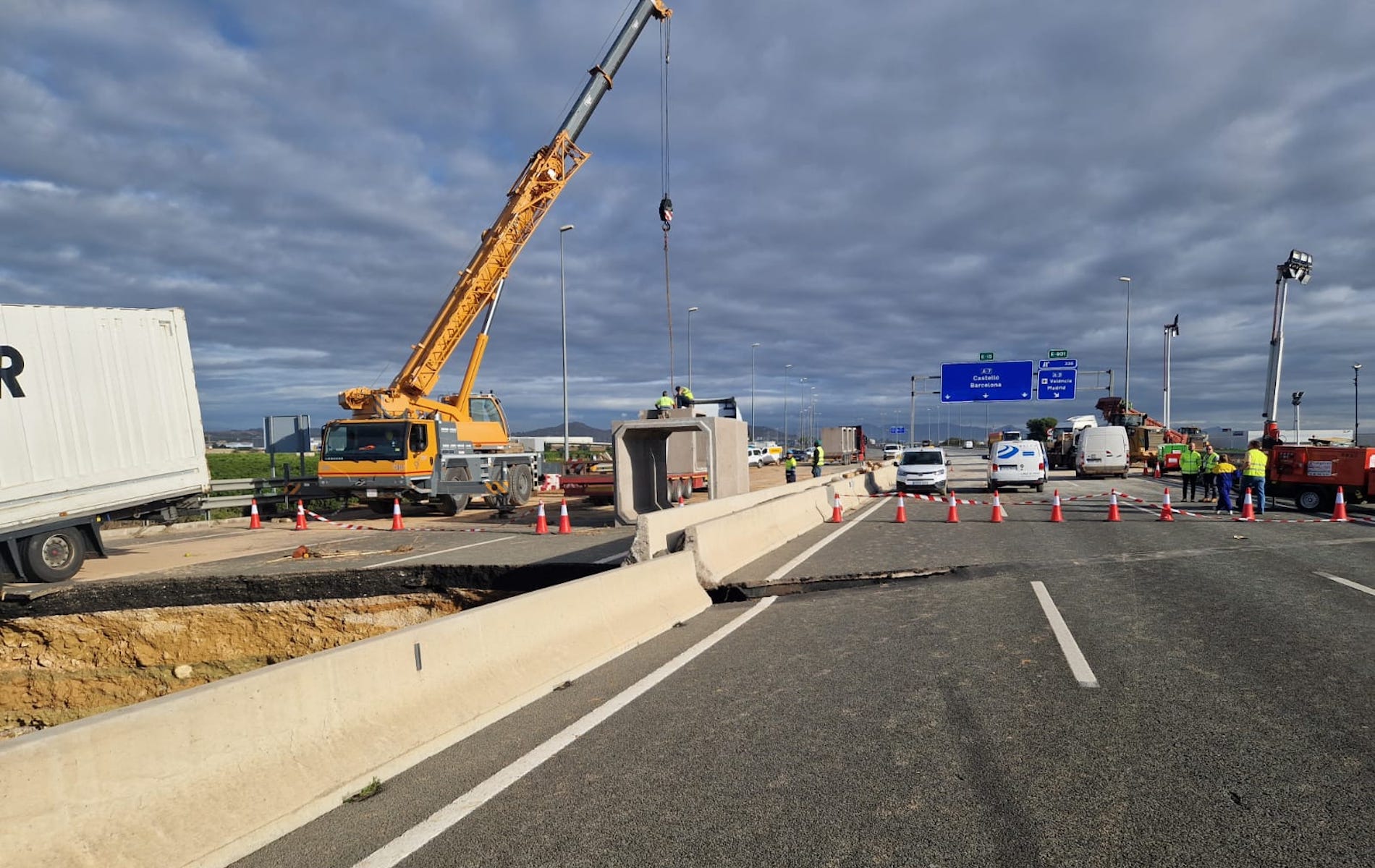 El viaducto colapsado en la A-7 a la altura de Quart de Poblet es un punto crítico de la red viaria.