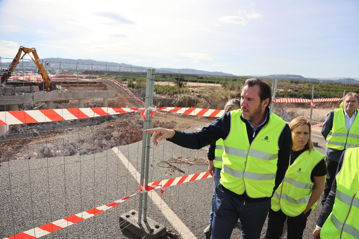 Oscar Puente visita las obras de la A 7