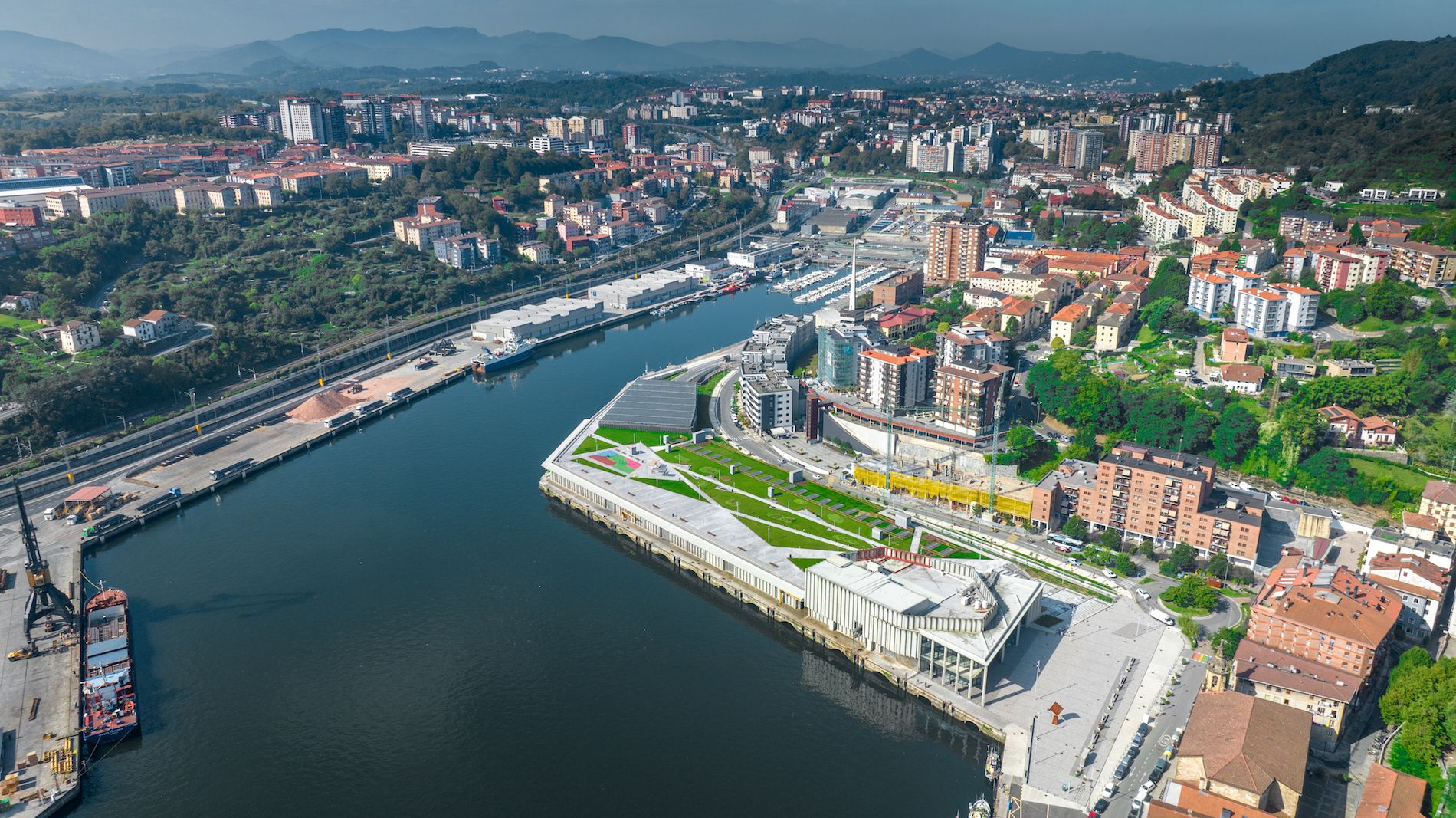 Lonja del puerto de Pasajes