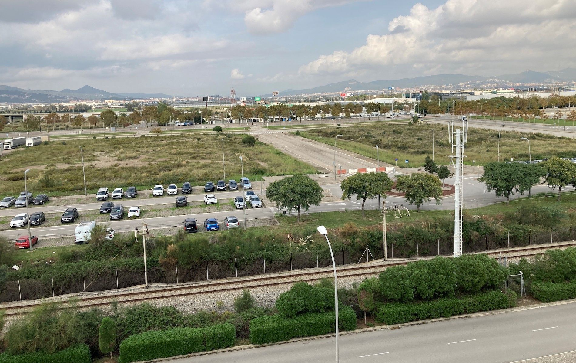 La licitación cubre dereho de superficie sobre el terreno durante un plazo de cincuenta años.