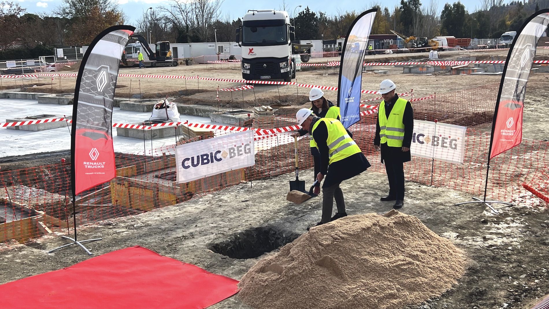 primera piedra nueva sede Renault Trucks en Getafe