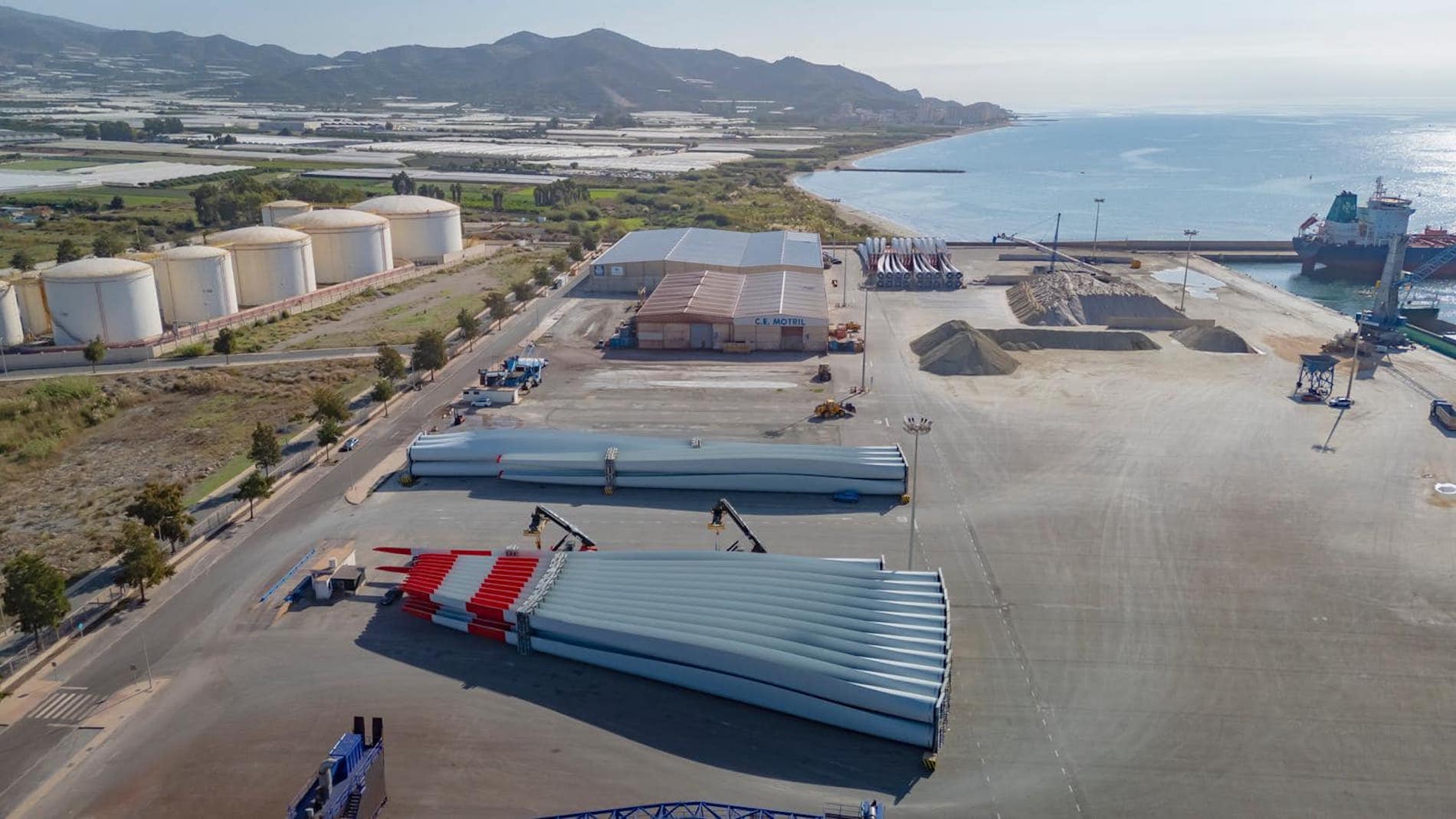 El puerto de Motril refuerza sus servicios para cargasde proyecto.